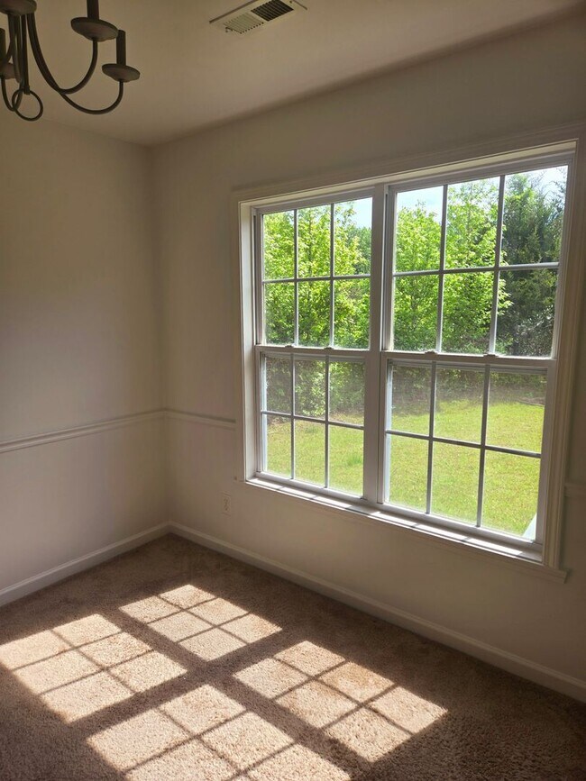 Foto del edificio - 3 bedroom Greensboro rental with attached ...