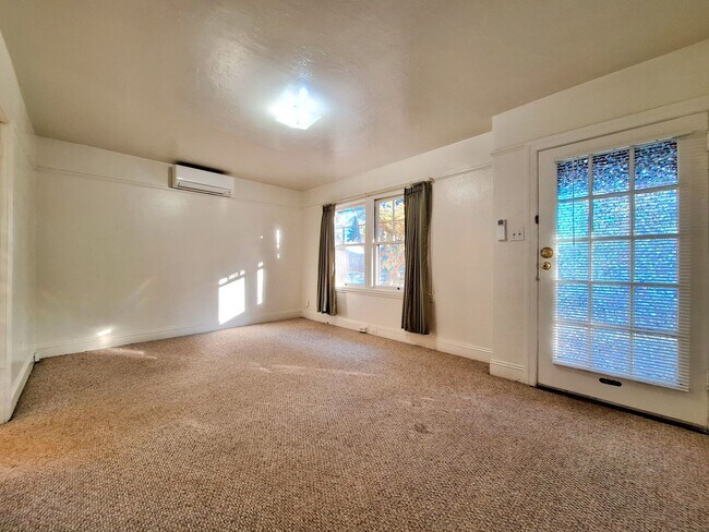 Building Photo - 359 N 17th St