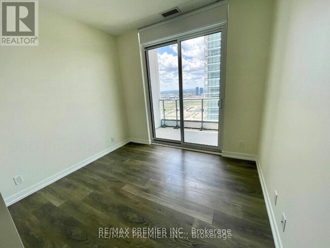 Building Photo - 950-3950 Portage Pkwy