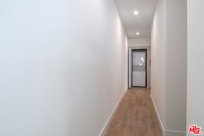 Foto del edificio - 162 S Sycamore Ave