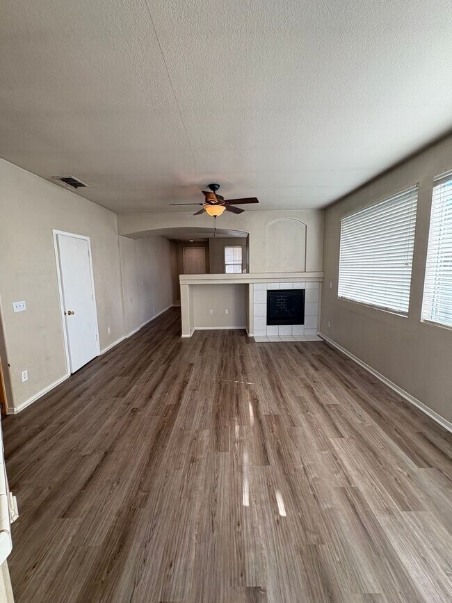Foto del edificio - Beautiful 3bed/2bathroom Home in West Sac