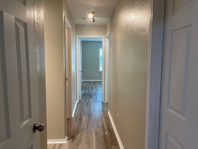 Foto del edificio - Beautiful Home for Lease in Yowell Ranch
