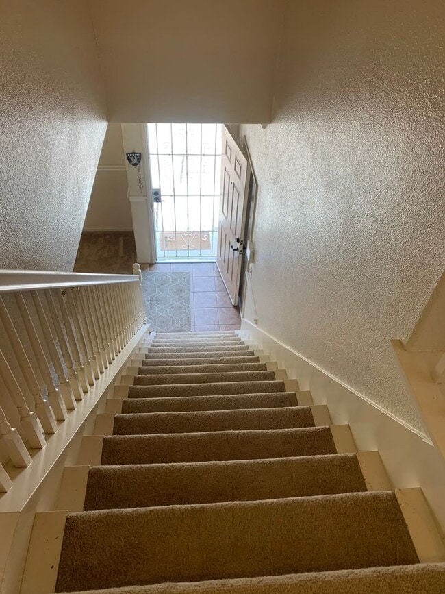 Building Photo - Spacious 2 Story 4 BR 2.5 BA Available Now