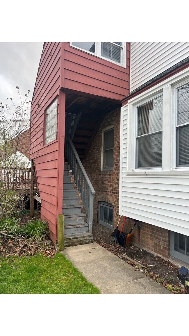 River Highlands Apartments for Rent with Hardwood Floors Lyons, IL 1 Rentals