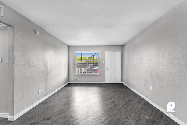 Building Photo - 11810 Algonquin Dr