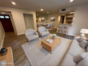 Building Photo - 1909 Brun St