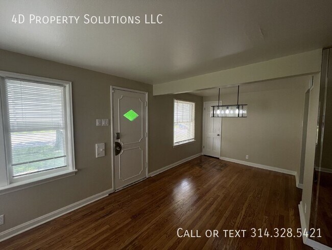 Foto del edificio - Homey 2-BR Abode at 1901 N Hanley Rd, St. ...