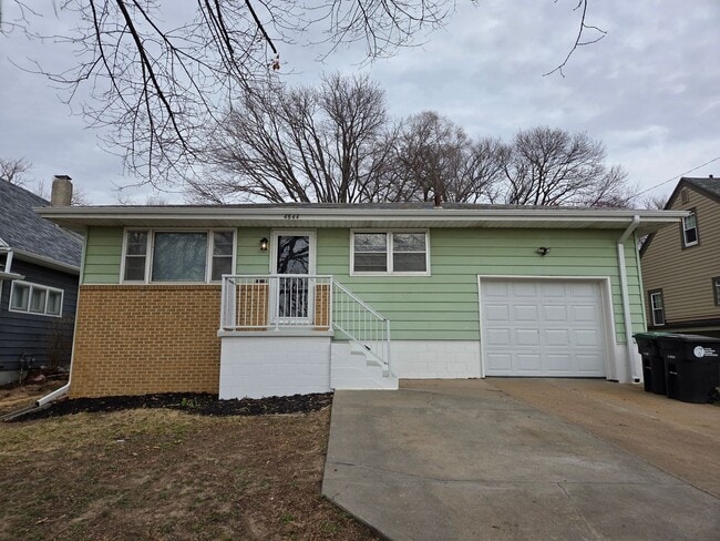 3 bed 1.5 bath, 1 car garage, with fenced in backyard, newly remodeled! - 3 bed 1.5 bath, 1 car garage, with fenced in backyard, newly remodeled! House