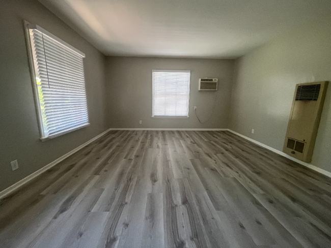 Building Photo - 300 S Oak Knoll Ave