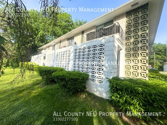 Primary Photo - 2 Bedroom apartment close to downtown Cuya...