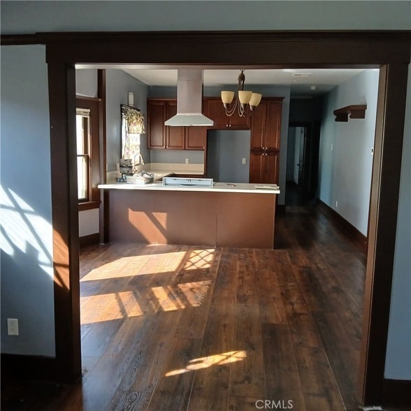 Foto del edificio - 1227 W 51st St