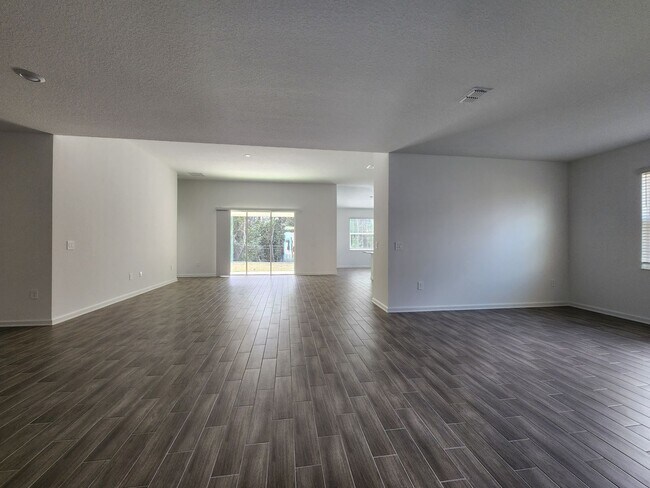 Building Photo - Beautiful Like New One Story Pine Glen Home with Solar Panels for Energy Efficiency & Three Car G...