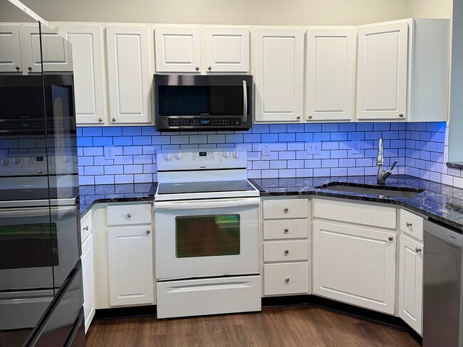 Building Photo - 2420 Aristocracy Cir