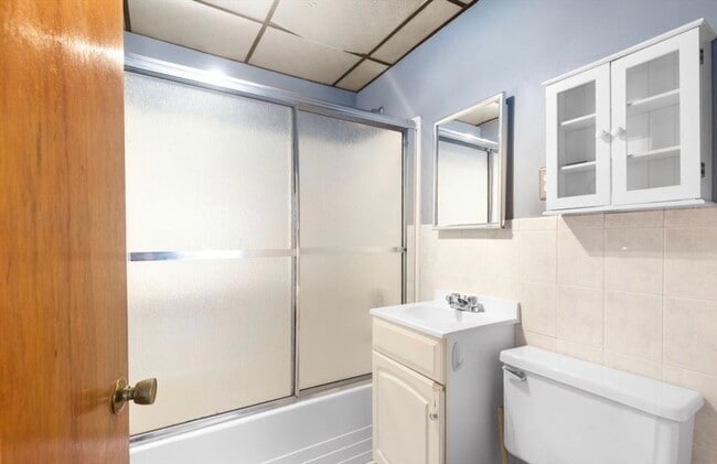 Building Photo - 344 Snell St