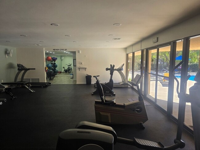 Foto del edificio - 1 Bed 1 Bath Close to Lake Murray