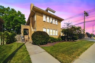 Building Photo - 2418 Burr Oak Ave