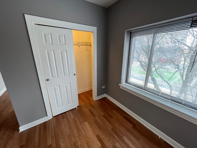 Building Photo - 4946 N Harding Ave