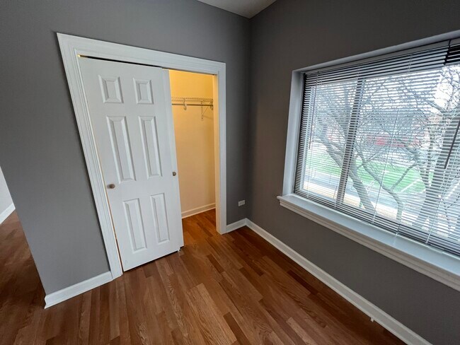 Foto del edificio - 4946 N Harding Ave