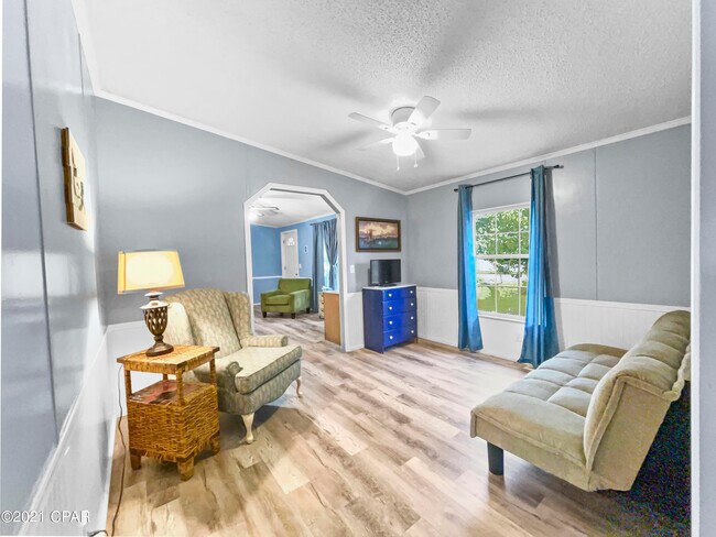 Foto del edificio - 22011 Lakeview Dr