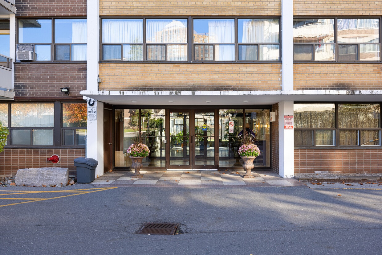 Building Photo - Essex House