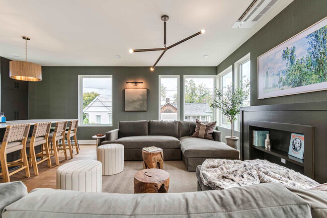 Building Photo - 1117 3rd Ave S