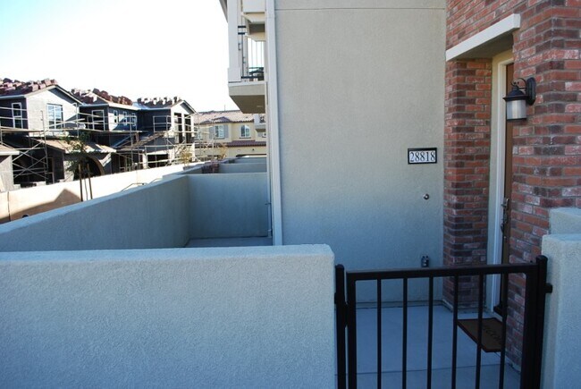 Gated spacious patio - 28818 Calle De La Paz Dr