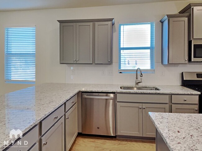 Building Photo - 1568 Banham Dr