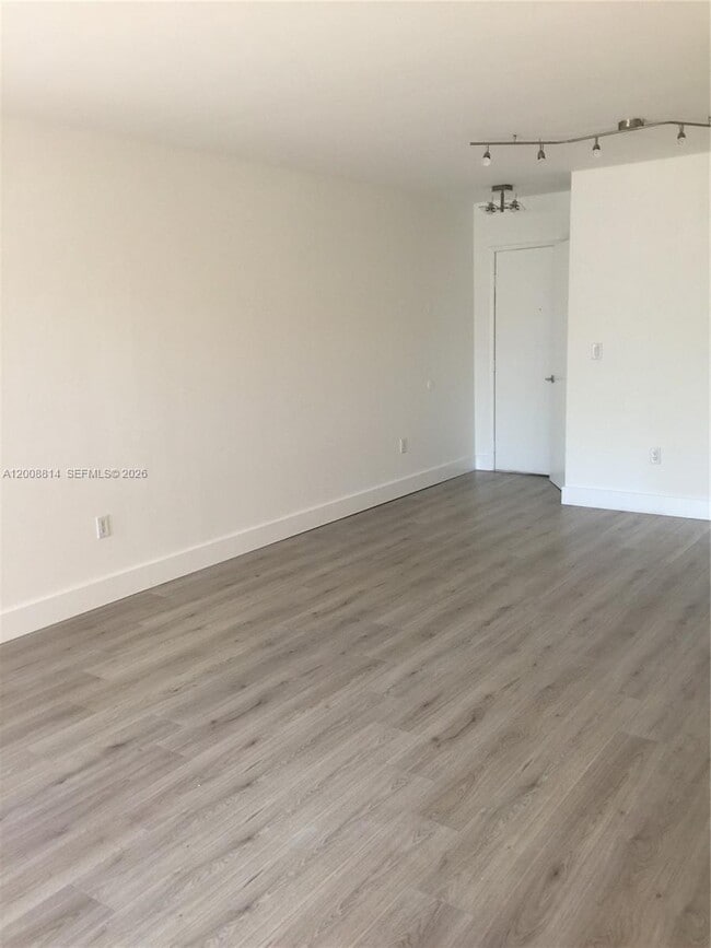 Building Photo - 9711 Fontainebleau Blvd