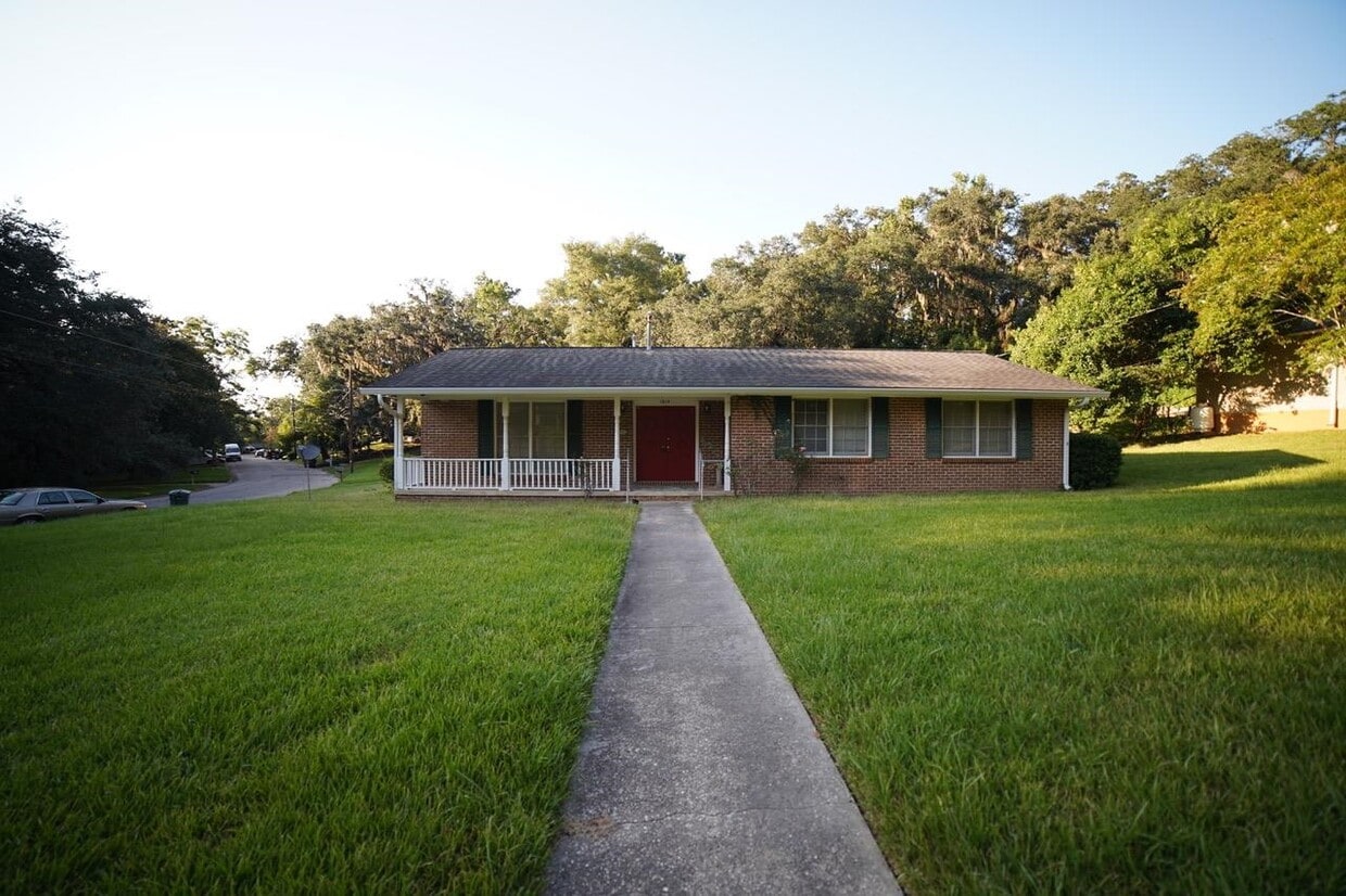 Primary Photo - 1616 Salmon Dr