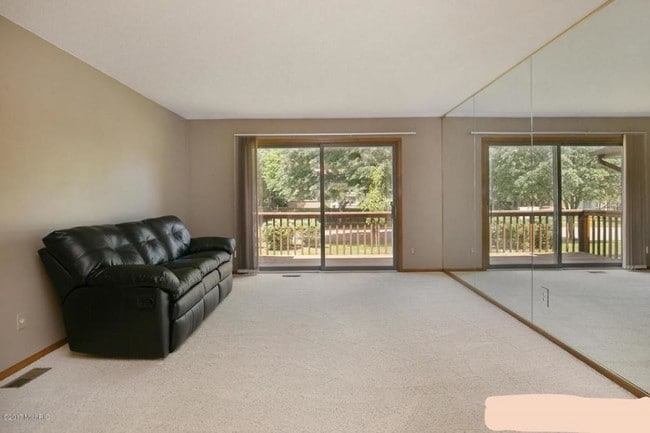 Building Photo - 254 Bona Vista Dr NW