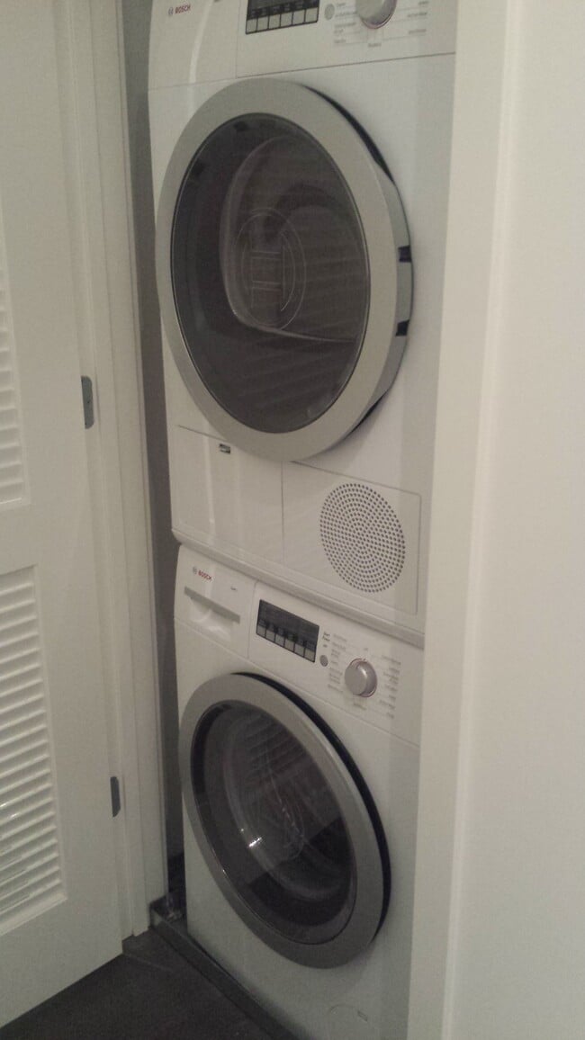 In-unit Washer/Dryer - 1515 15th St