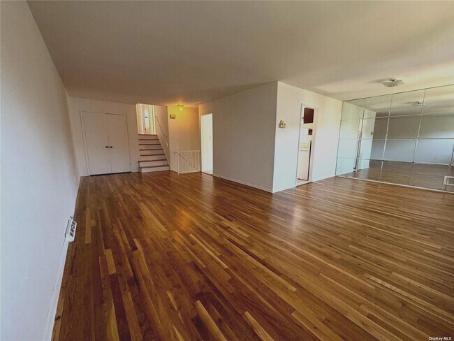Foto del edificio - 57-42 224th St