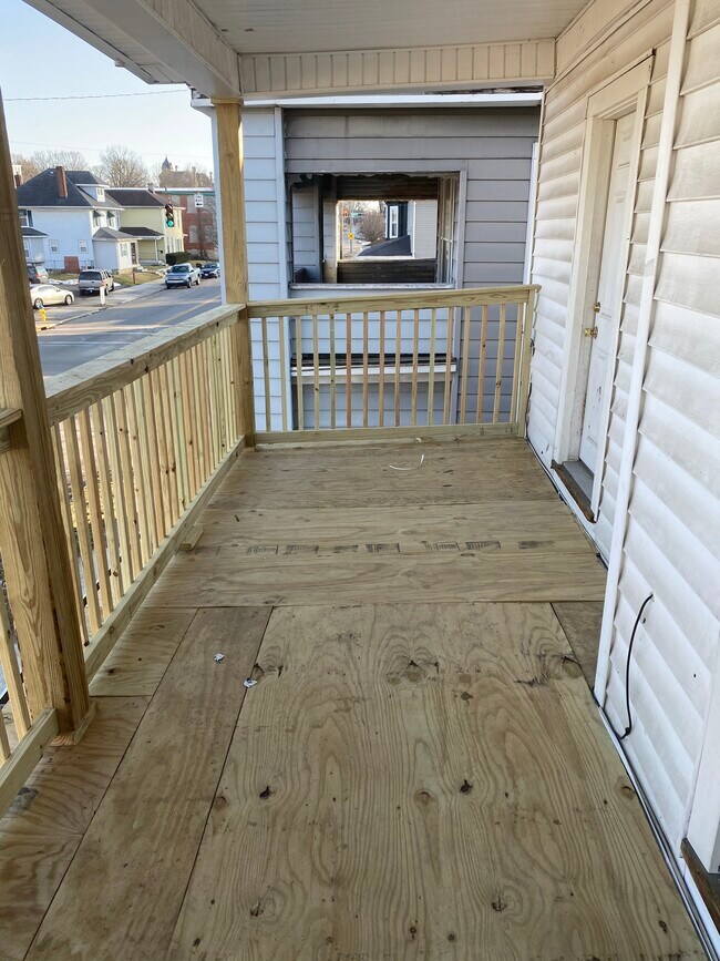 Building Photo - 105 N Western Ave