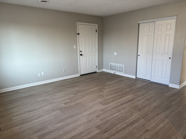 Foto del edificio - 3240 Heatherton Dr