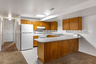 Building Photo - 1671 Hickory Ln