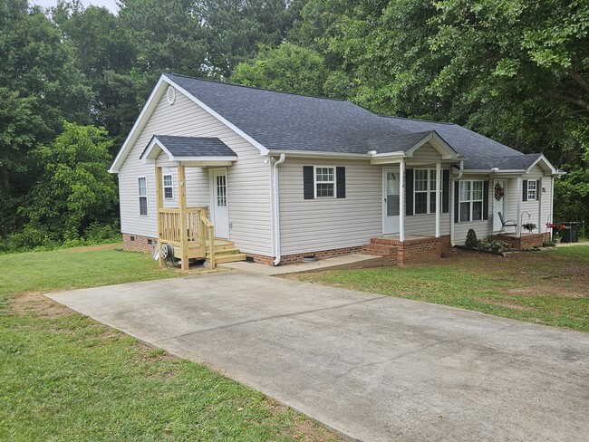 Front and Side Entrance - 305 Pope Field Rd #A