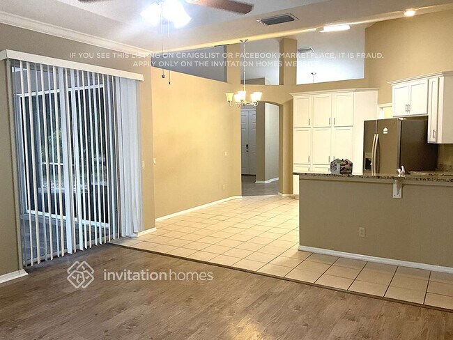 Building Photo - 14814 7th Ave E