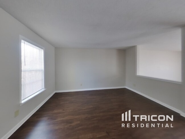 Building Photo - 7657 Charlotte Dr