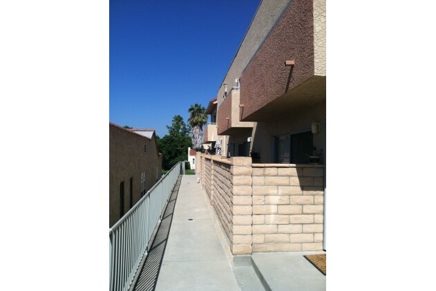 Building Photo - 1440 Hi-Point St