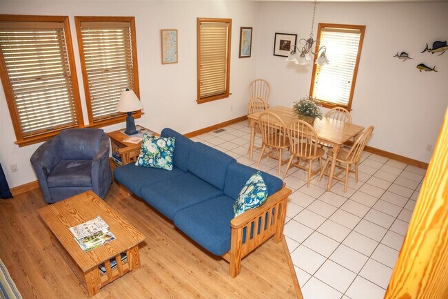 Building Photo - 48184 Decoy Dr