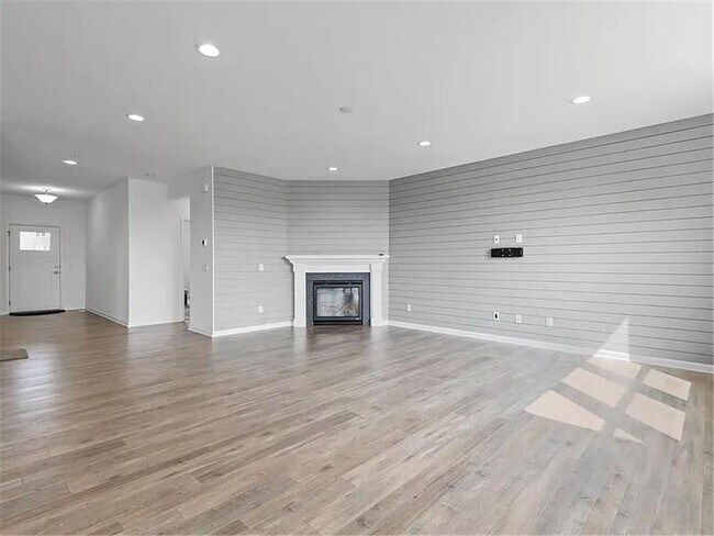 Foto del edificio - 5898 Urbandale Ct N