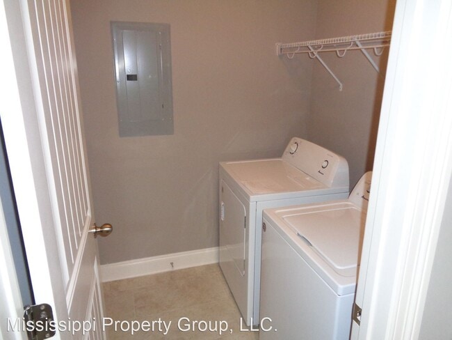 Building Photo - 4 br, 4.5 bath House - 426 Walker Circle