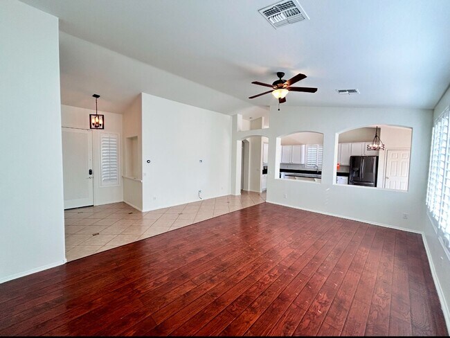 Foto del edificio - Private Pool, Corner Lot, Solar, 4 bed + B...