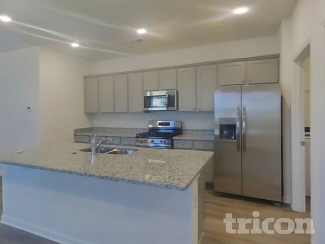 Building Photo - 1940 Logan Ln