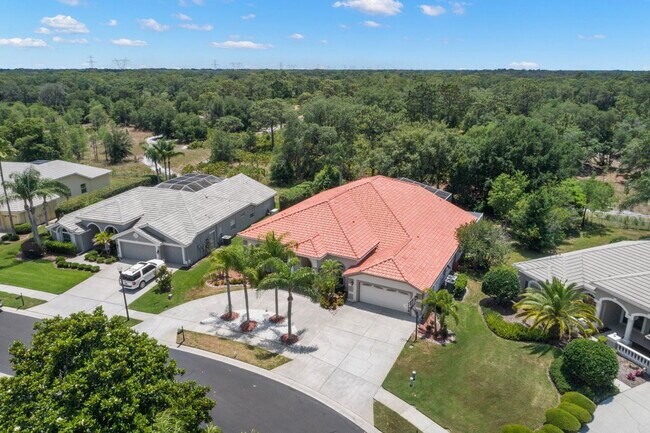 Foto del edificio - Stunning 5-Bedroom Pool Home in Gated Spyglass Community!