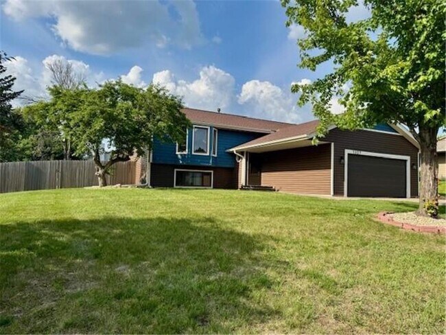 Building Photo - 1327 Windcrest Ave