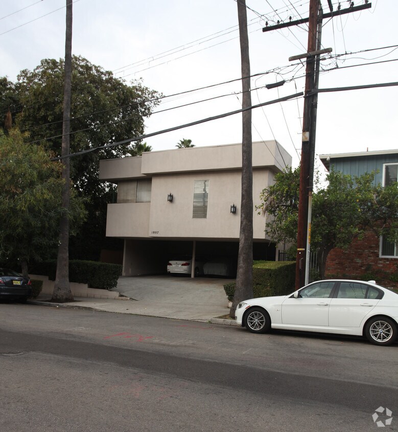Building Photo - 1807 Taft Ave