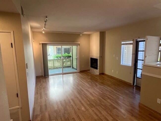 Building Photo - Lovely 3-Bedroom Home in Quiet Hercules Ne...