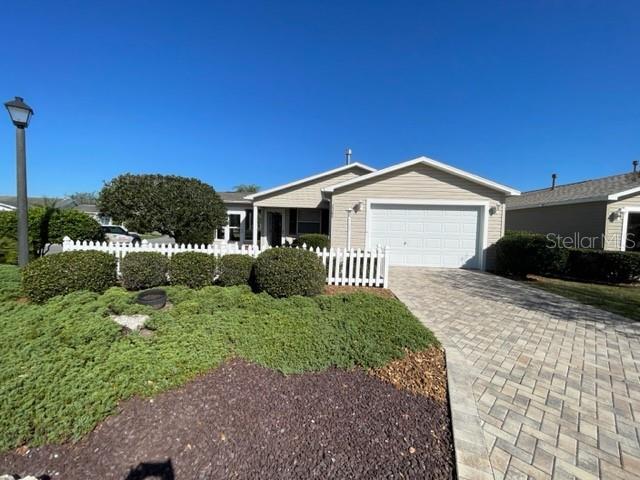 Foto principal - 2363 Pine Ridge St