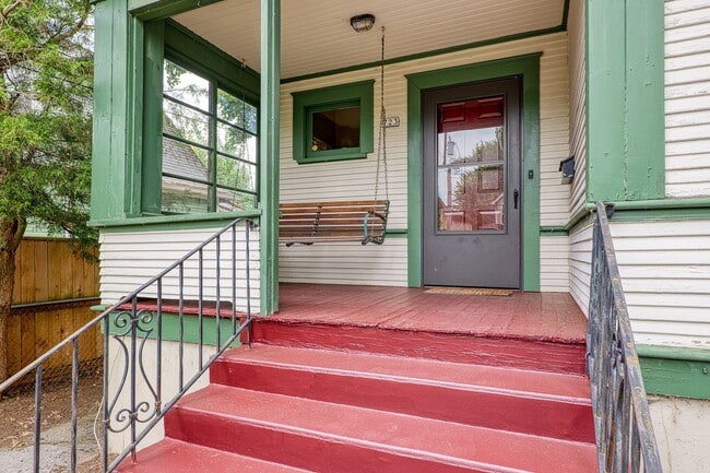 Building Photo - Welcome to the best of City Living - 2 Bed...